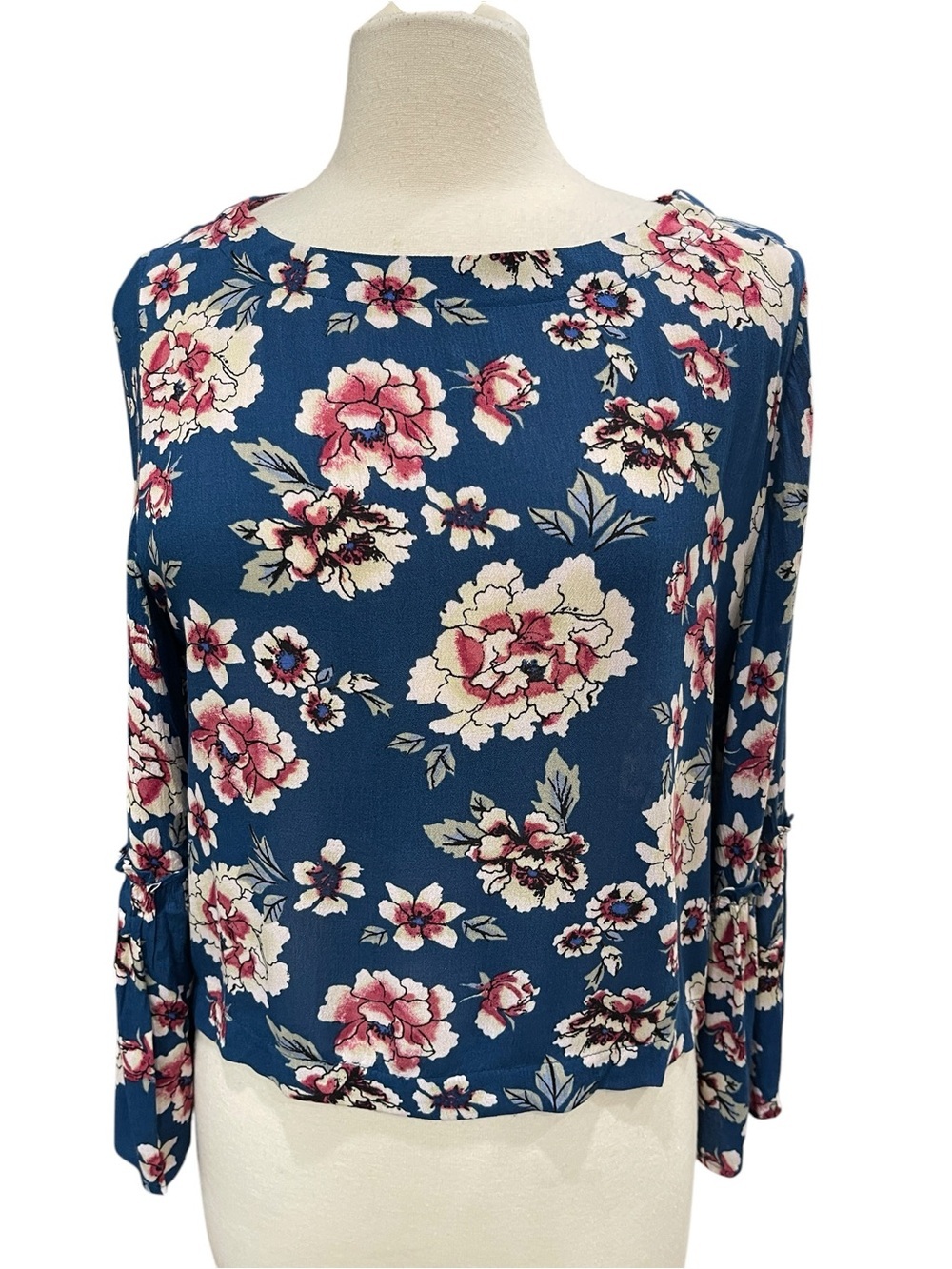 New Jack By BB Dakota Floral Bell Sleeve Top Button Back SZ M Blue